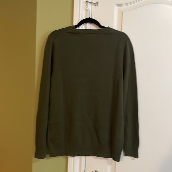 NWT olive green v-neck sweater - Picture 4 of 4
